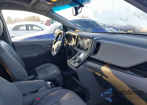 2015 Toyota Sienna Xle Premium 8 Passenger z USA, uszkodzony, nr VIN 5TDYK3DC1FS632563